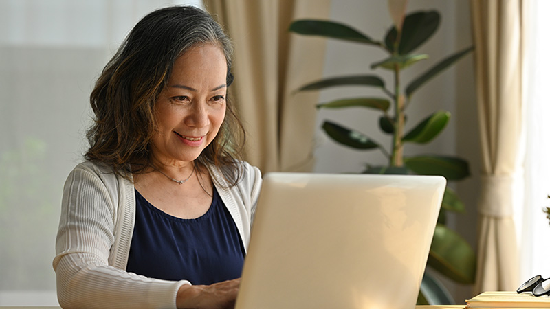 Lady on laptop